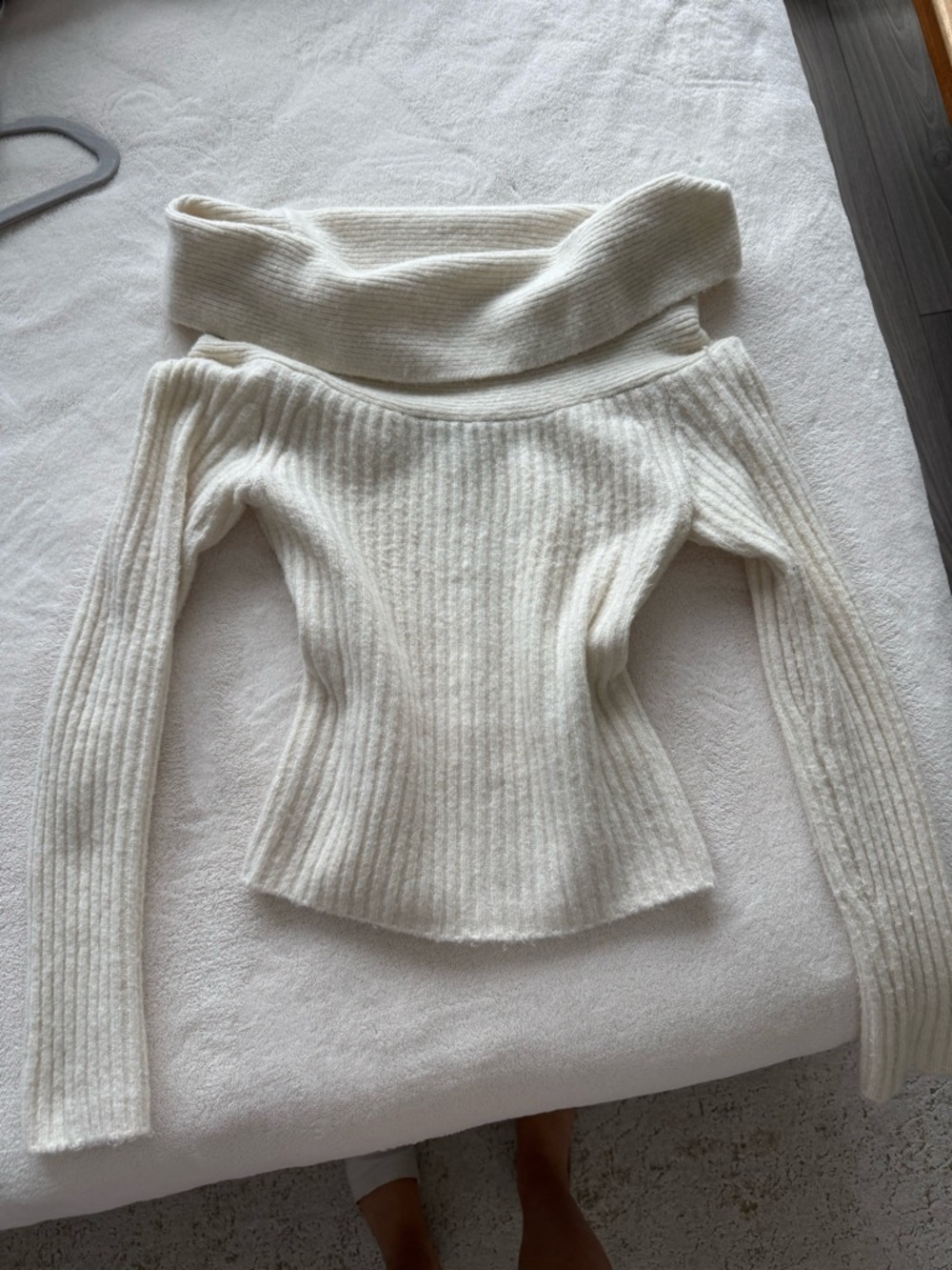 Dynamite Off-Shoulder Ribbed Sweater in Cream